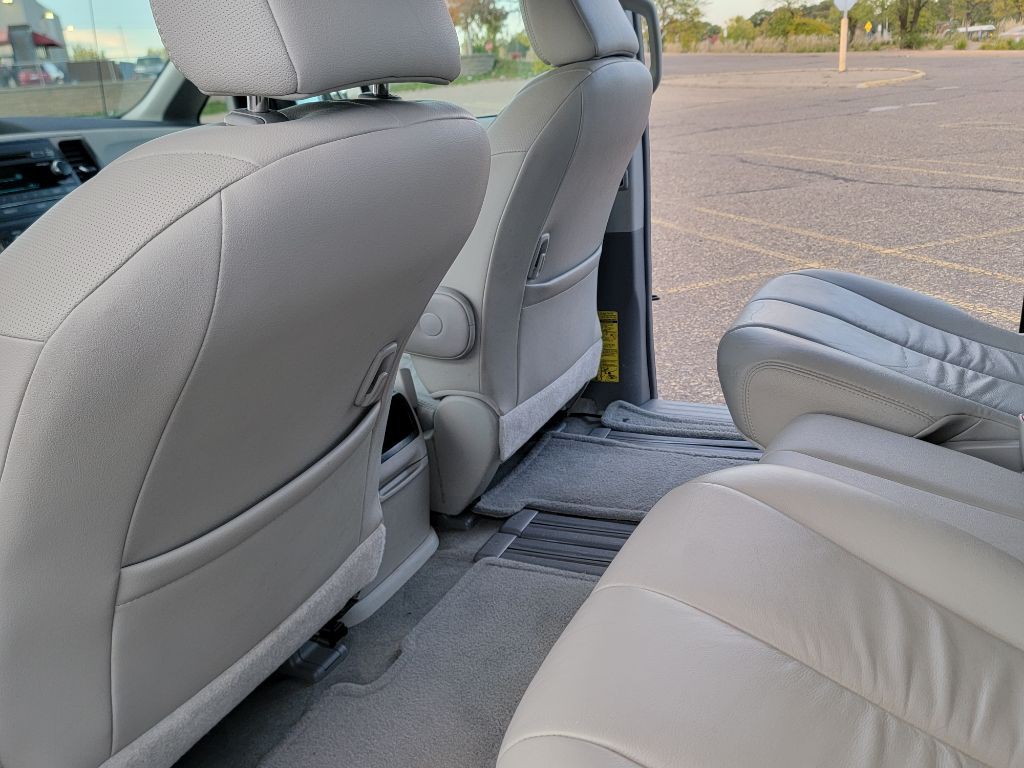 2011 Toyota Sienna Image 15