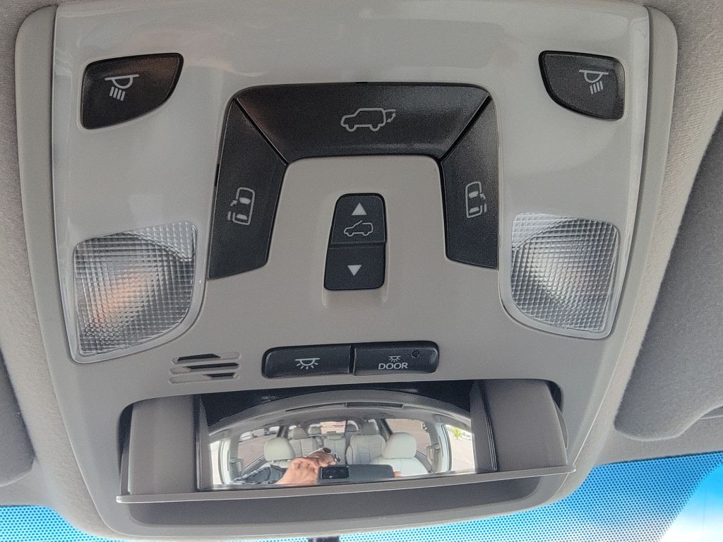 2011 Toyota Sienna Image 17