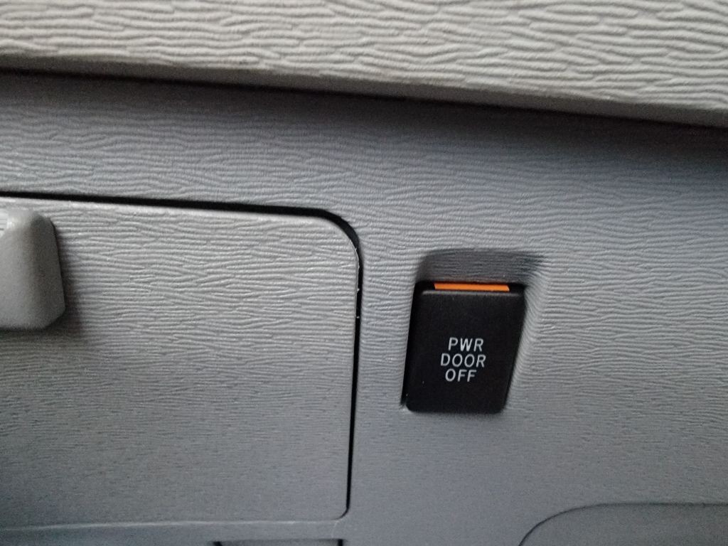 2011 Toyota Sienna Image 22