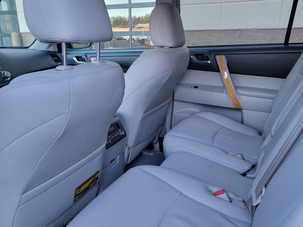 2010 Toyota Highlander Image 12