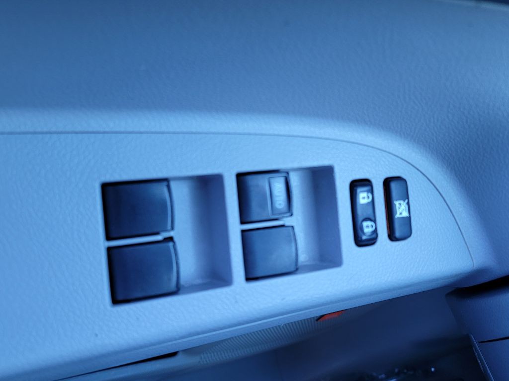 2010 Toyota Highlander Image 25