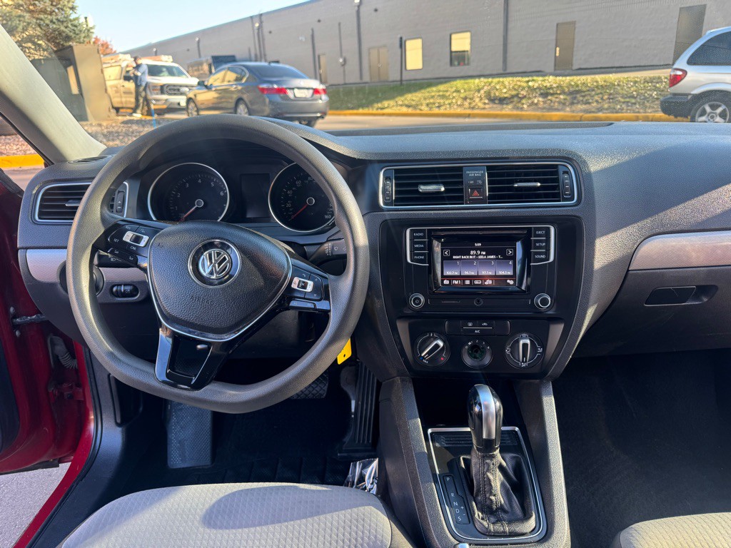 2017 Volkswagen Jetta Image 6
