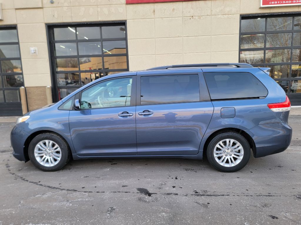 2014 Toyota Sienna Image 8