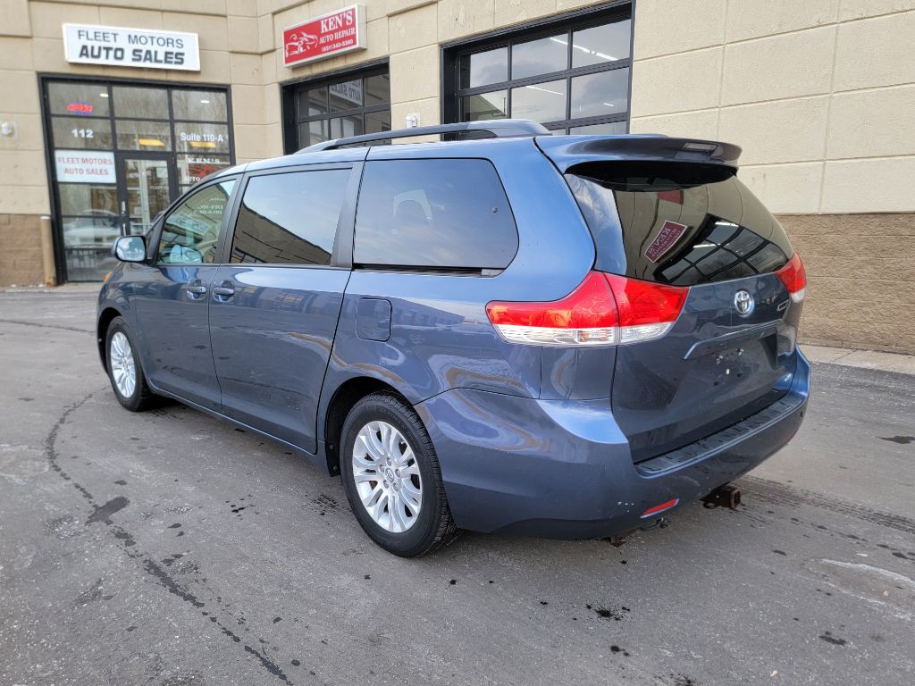 2014 Toyota Sienna Image 10