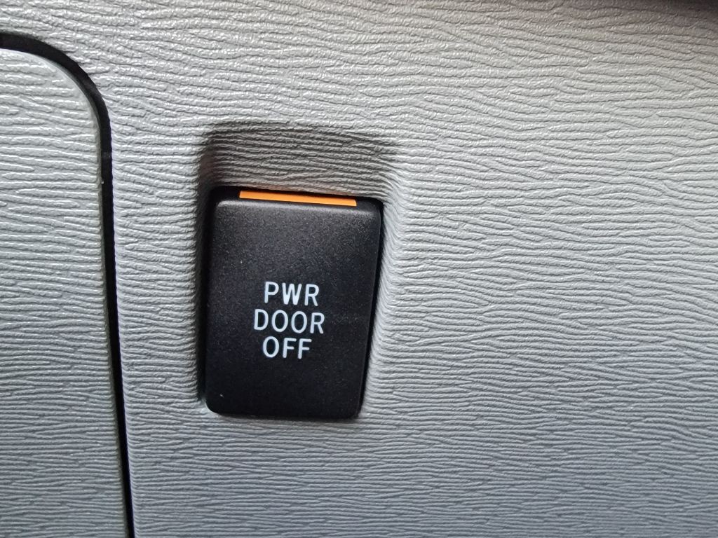 2014 Toyota Sienna Image 28