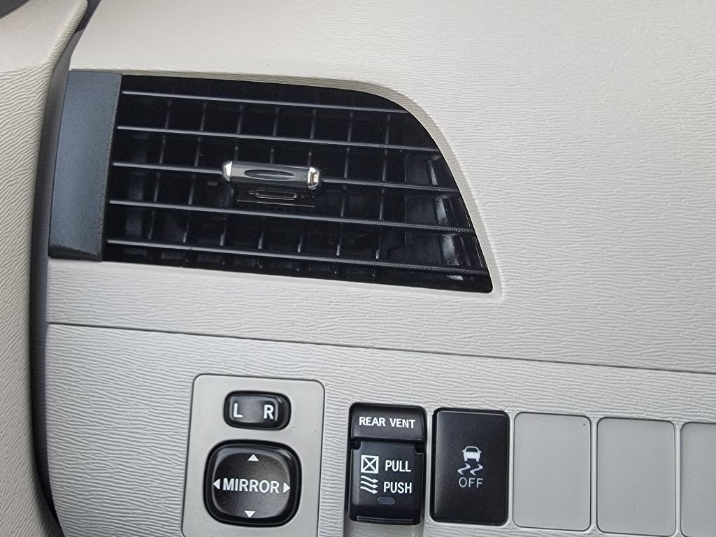 2014 Toyota Sienna Image 29