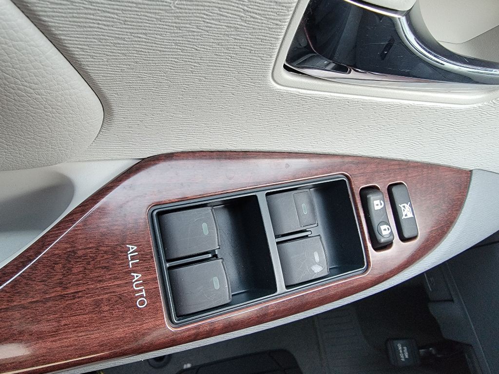 2014 Toyota Sienna Image 30