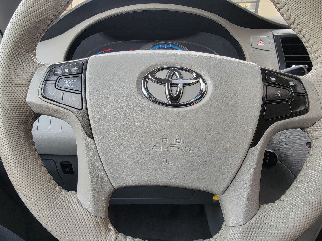 2014 Toyota Sienna Image 31