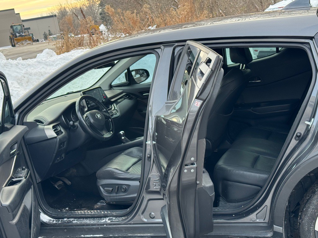 2022 Toyota C-HR Image 17