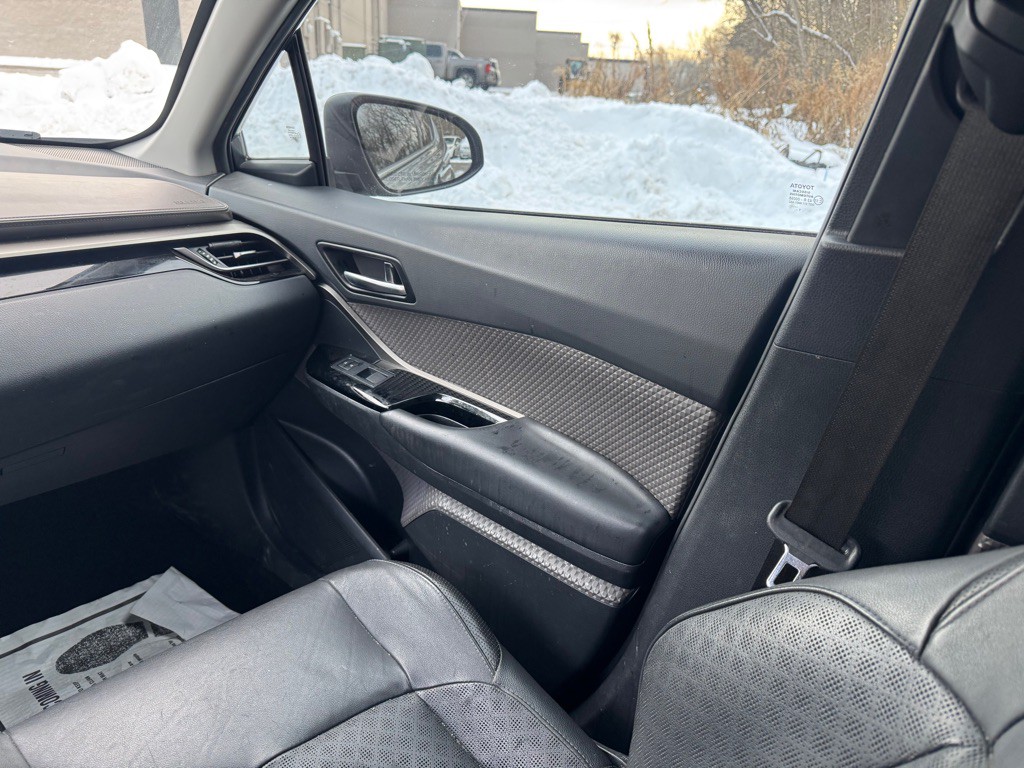 2022 Toyota C-HR Image 25