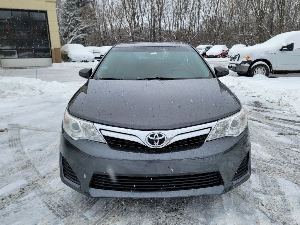2013 Toyota Camry Image 2