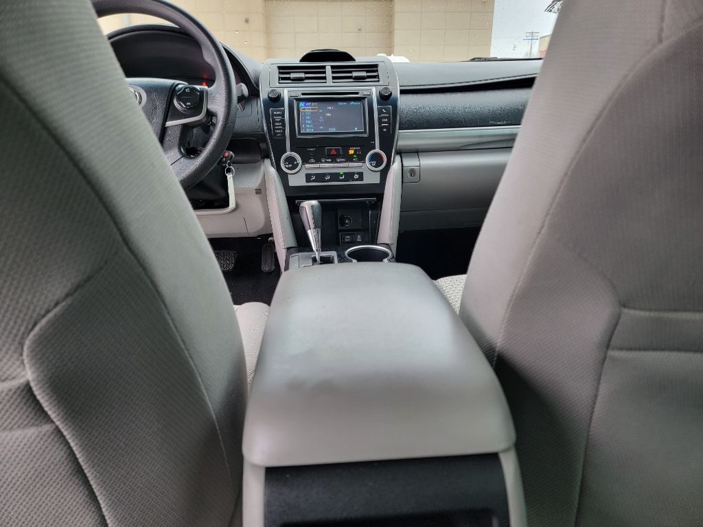 2013 Toyota Camry Image 11