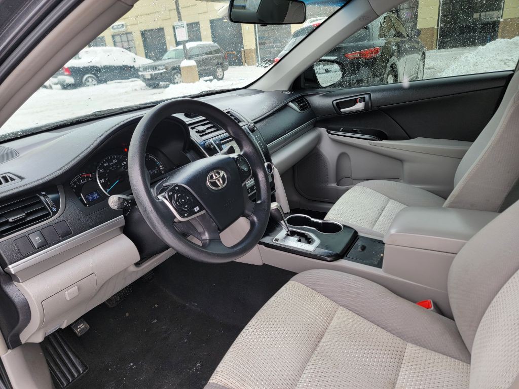 2013 Toyota Camry Image 13