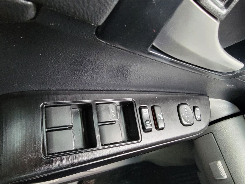 2013 Toyota Camry Image 17