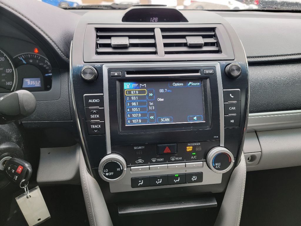 2013 Toyota Camry Image 18