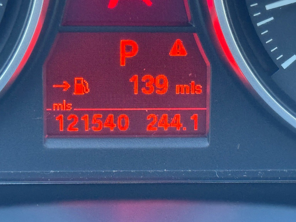 2011 BMW 3 Series Image 3