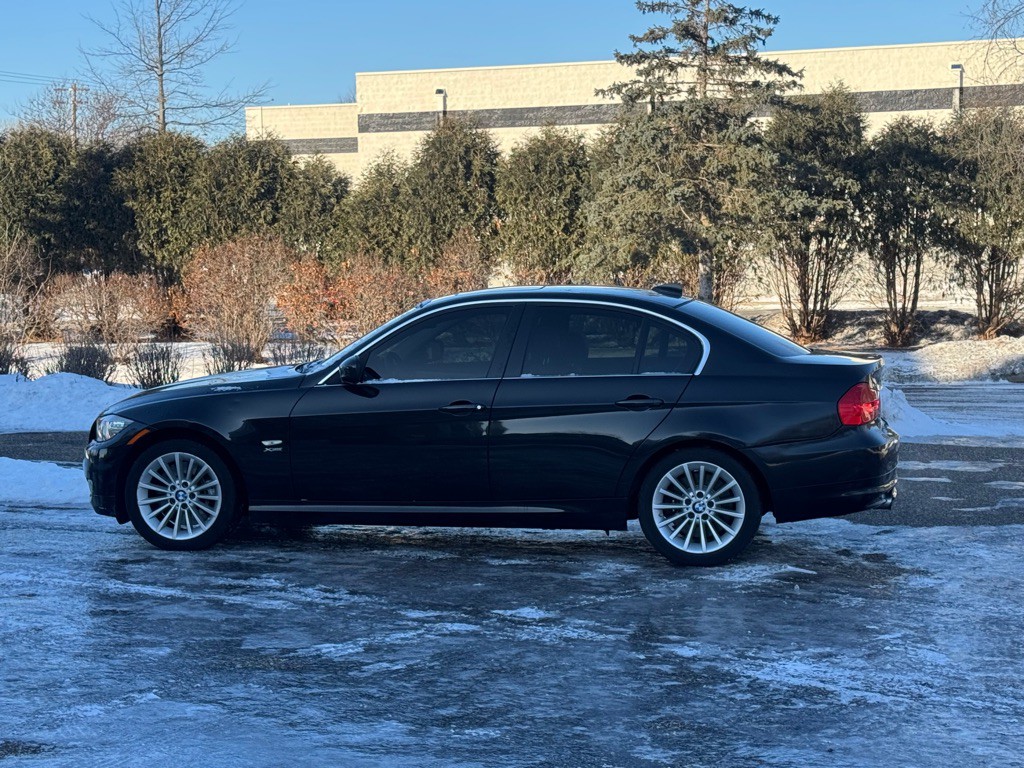 2011 BMW 3 Series Image 13