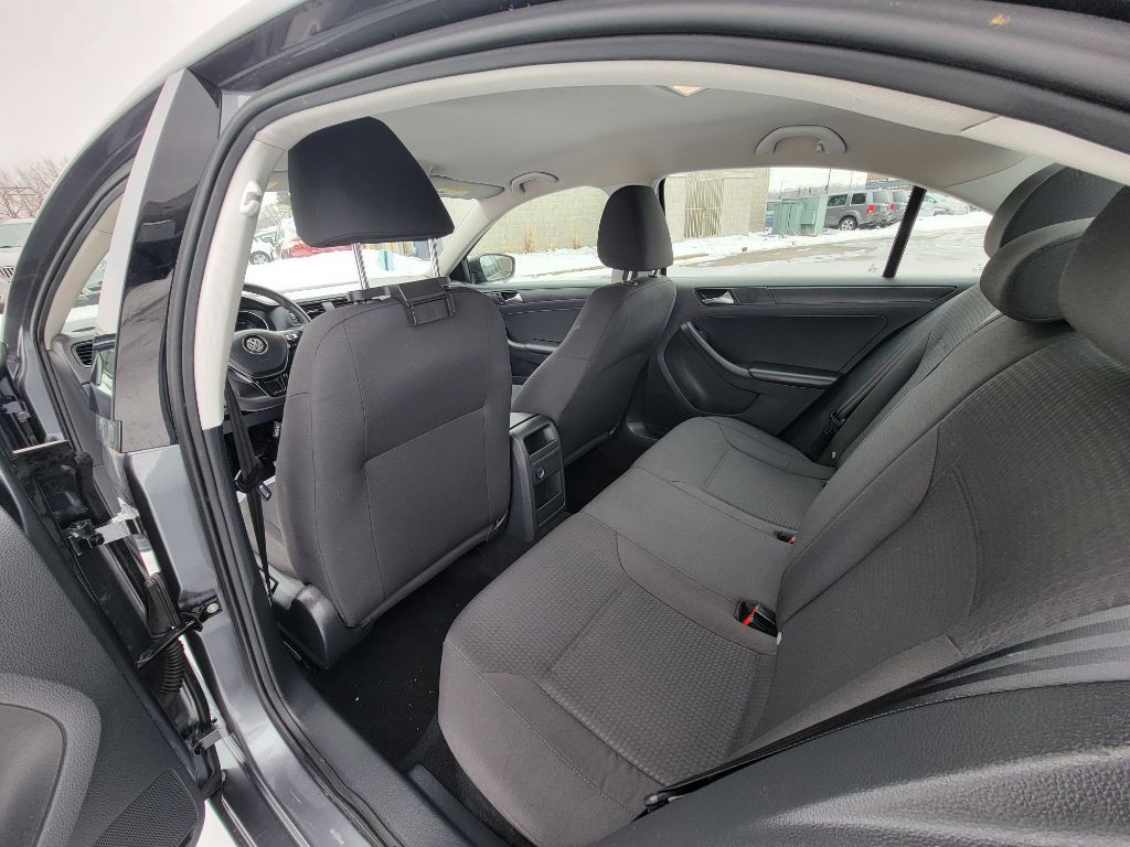 2015 Volkswagen Jetta Image 11