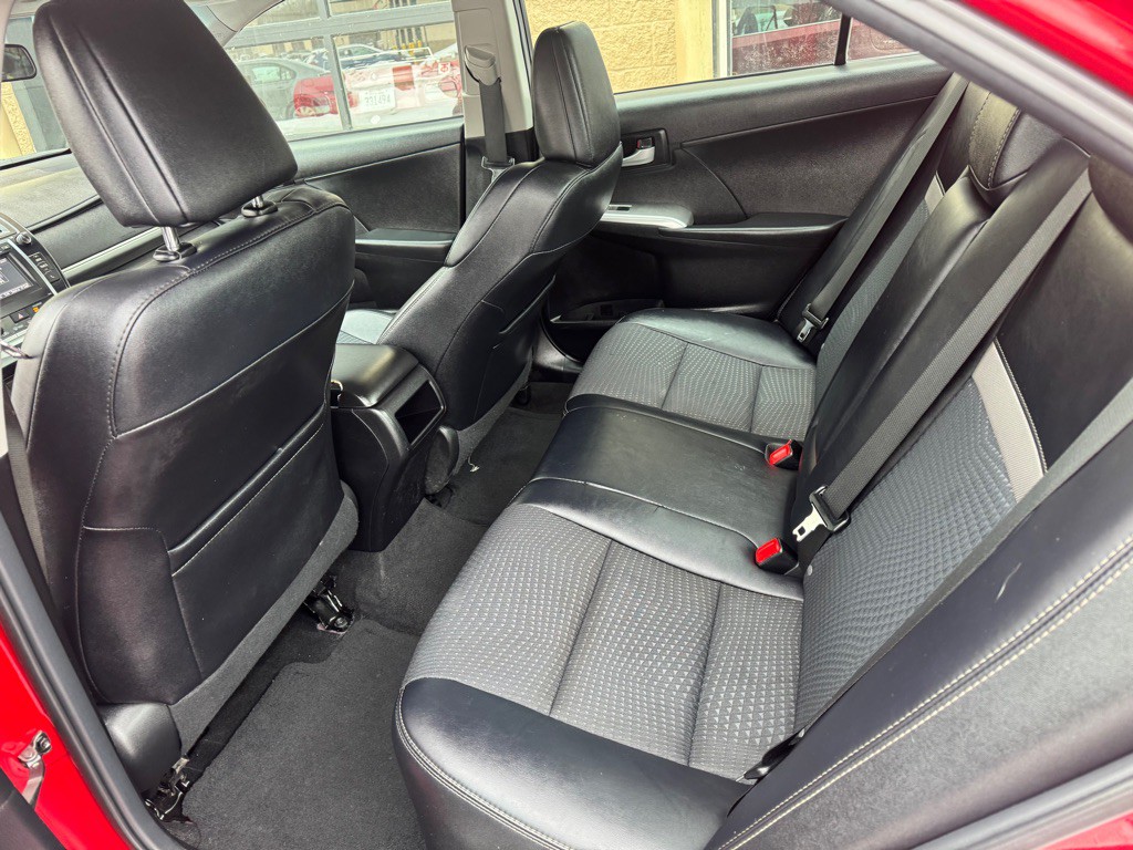 2014 Toyota Camry Image 12