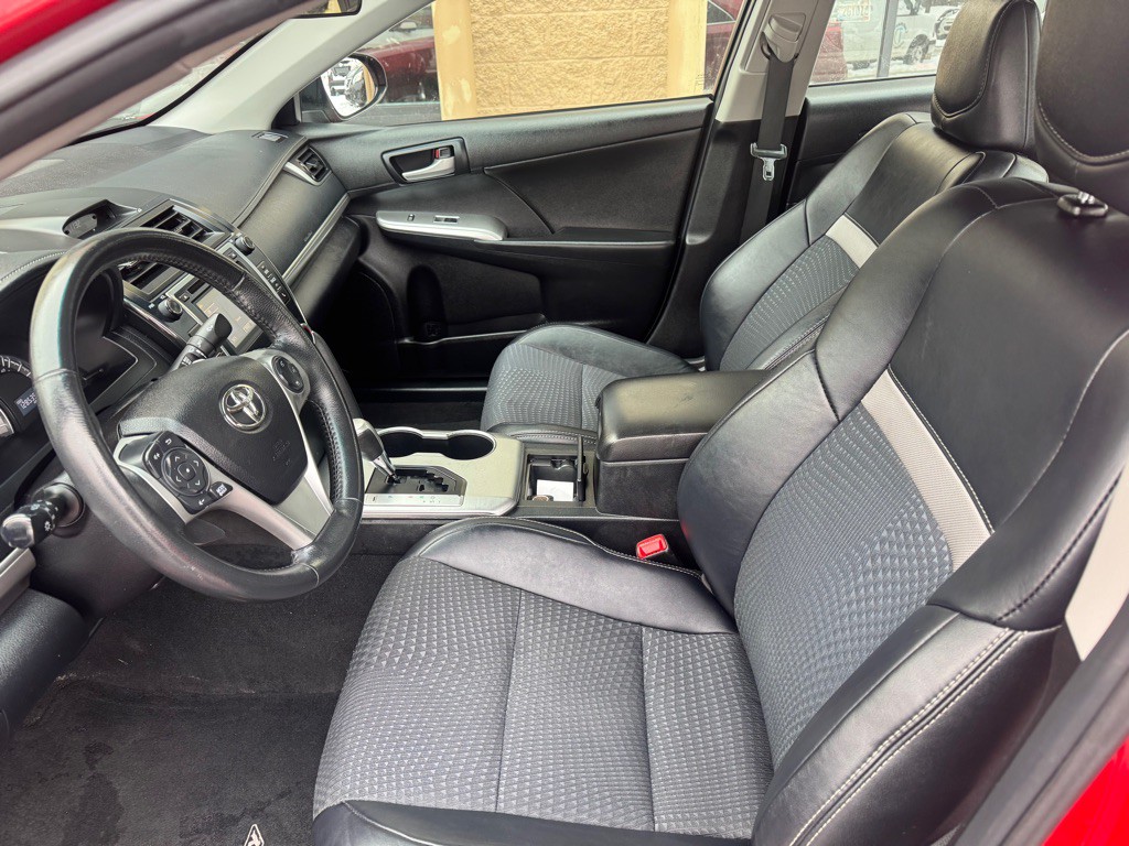 2014 Toyota Camry Image 14