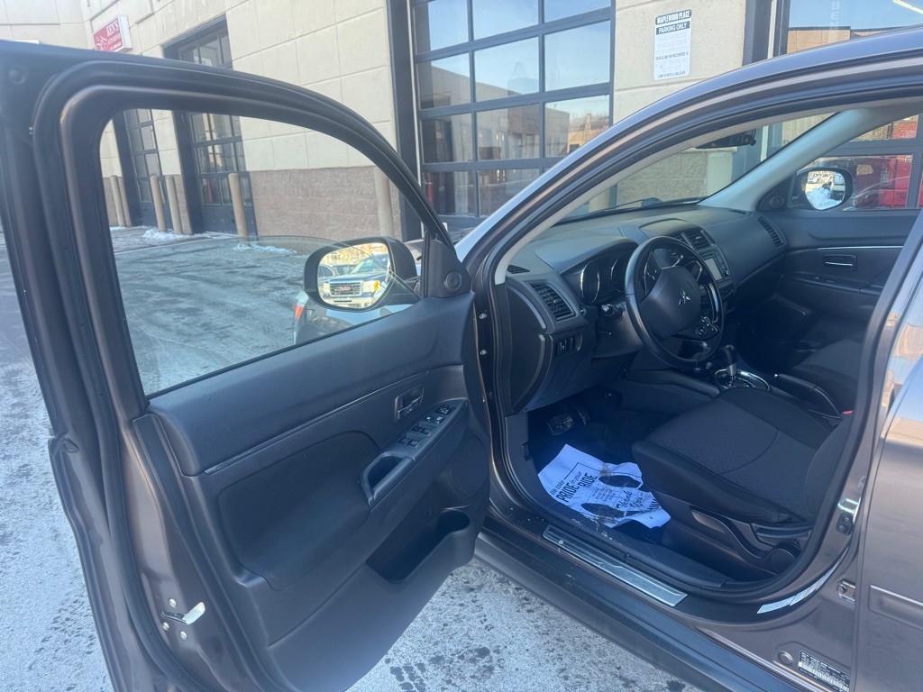 2017 Mitsubishi Outlander Image 5