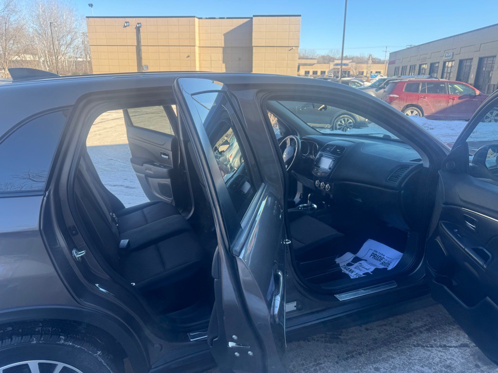 2017 Mitsubishi Outlander Image 10