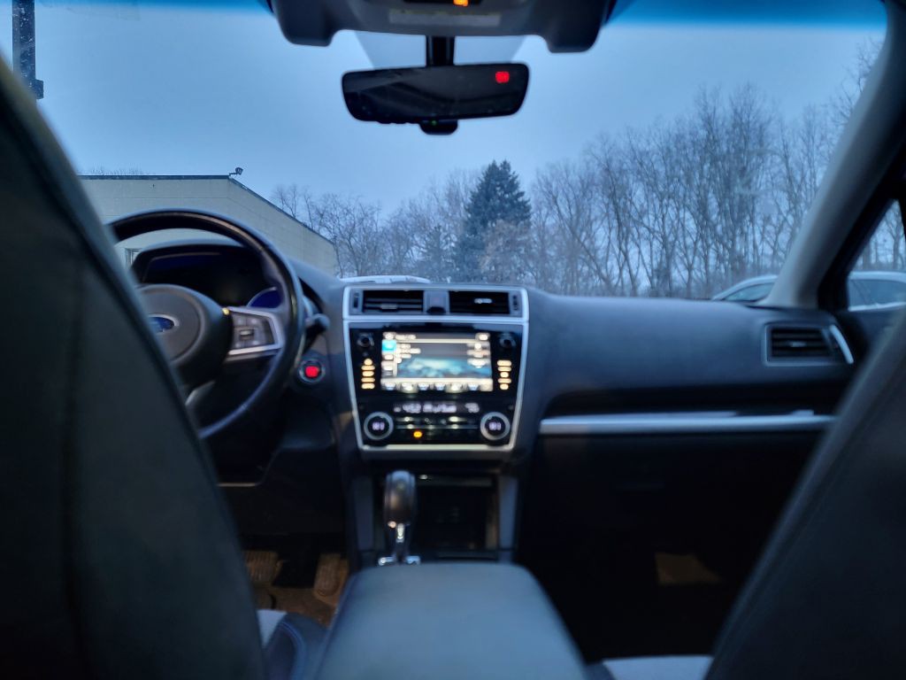 2018 Subaru Legacy Image 10