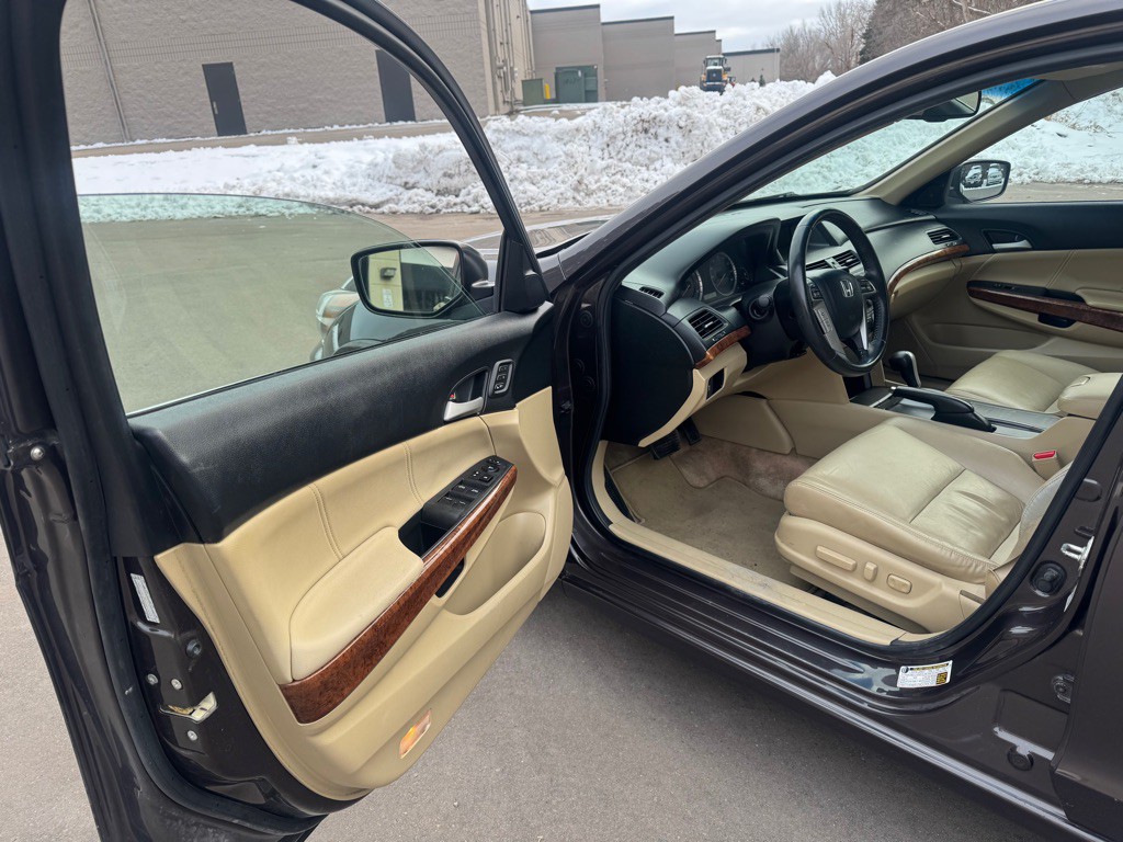 2011 Honda Accord Image 5