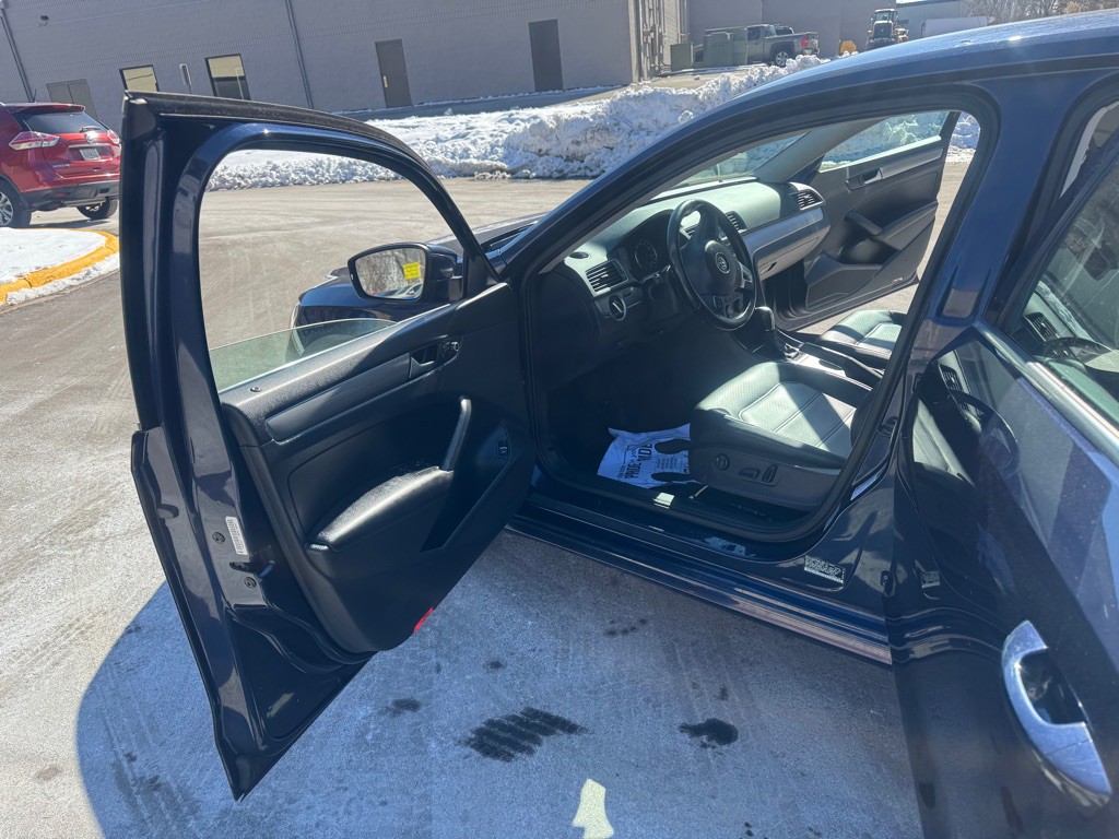 2014 Volkswagen Passat Image 8