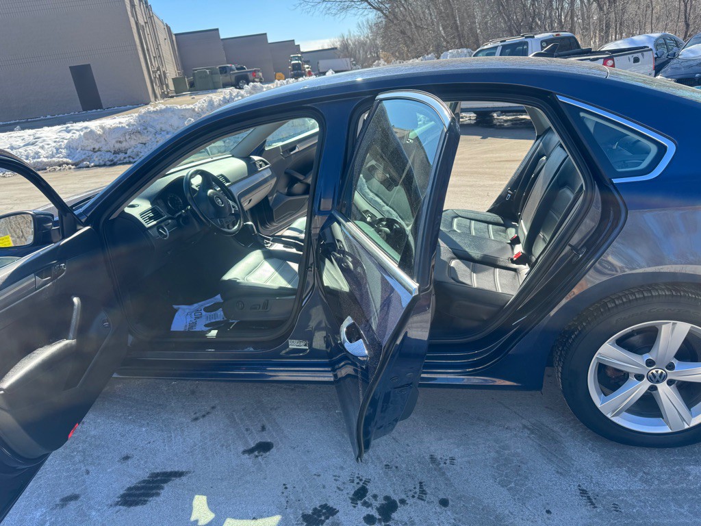 2014 Volkswagen Passat Image 9