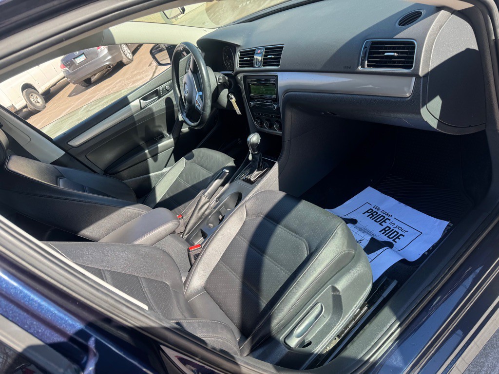 2014 Volkswagen Passat Image 10