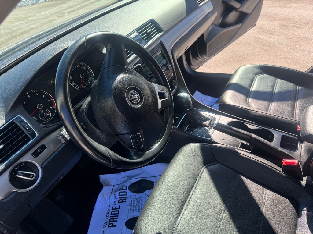 2014 Volkswagen Passat Image 13
