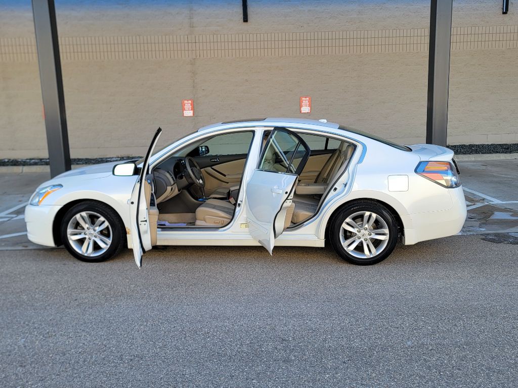 2010 Nissan Altima Image 10