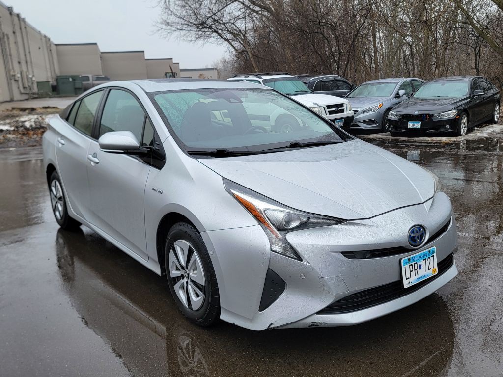 2017 Toyota Prius Image 2