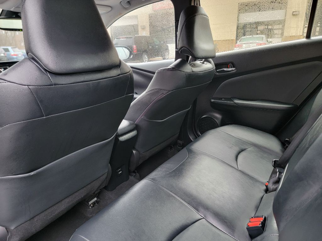 2017 Toyota Prius Image 13