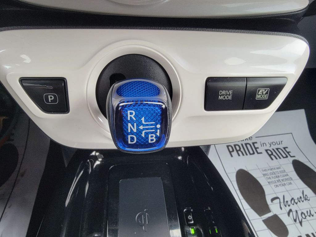 2017 Toyota Prius Image 25