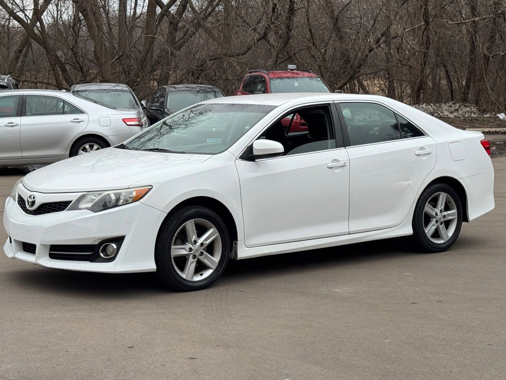 2012 Toyota Camry Image 5