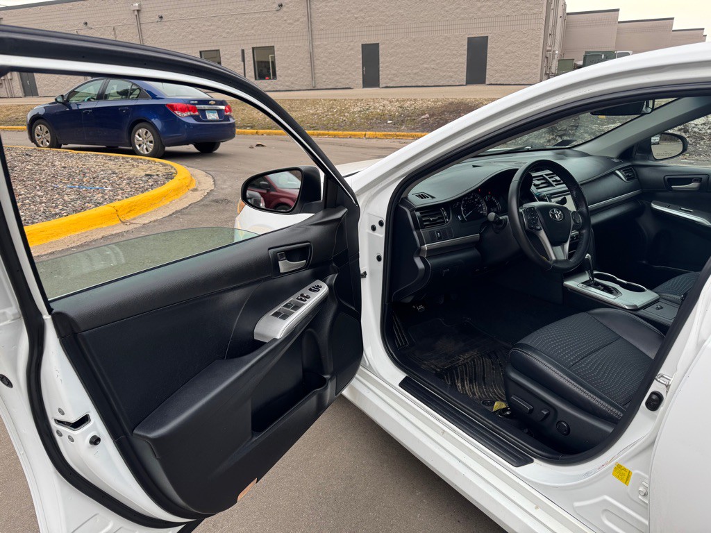 2012 Toyota Camry Image 6