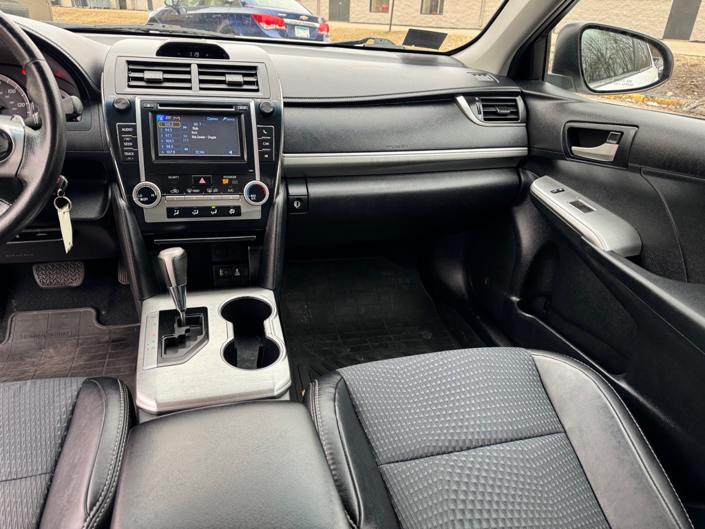 2012 Toyota Camry Image 7