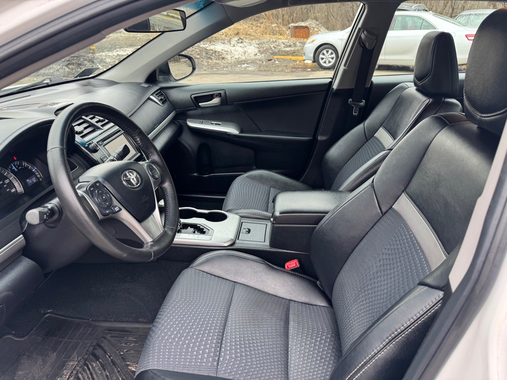 2012 Toyota Camry Image 8