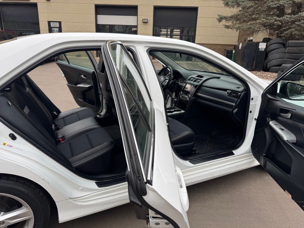 2012 Toyota Camry Image 9