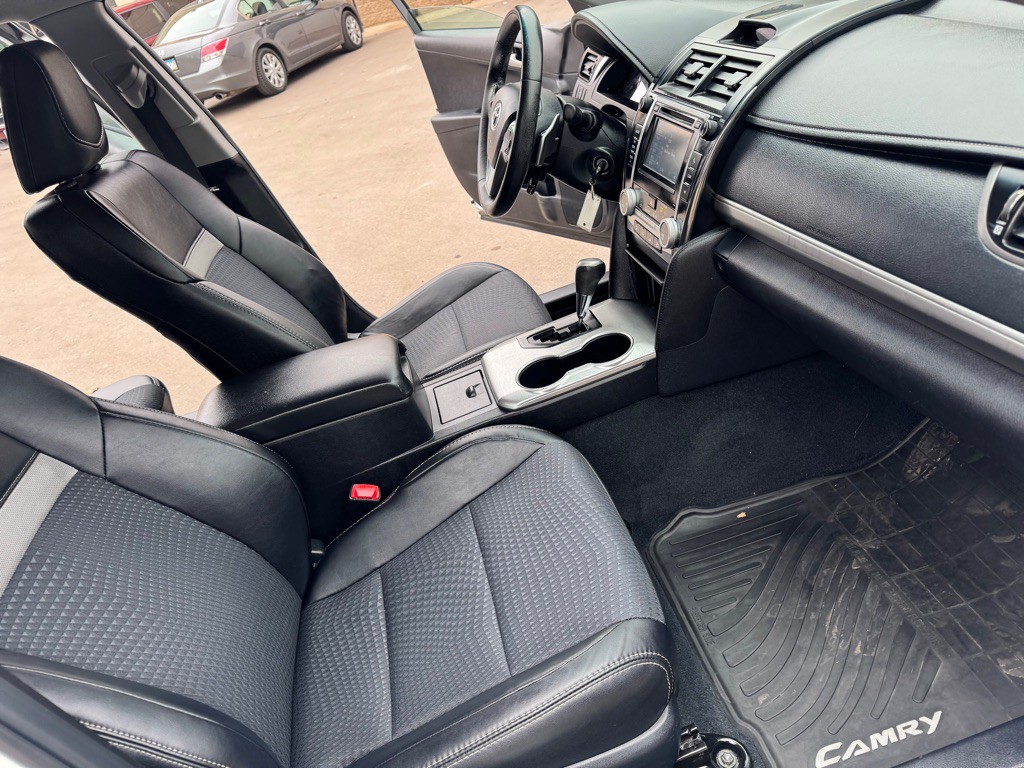 2012 Toyota Camry Image 10