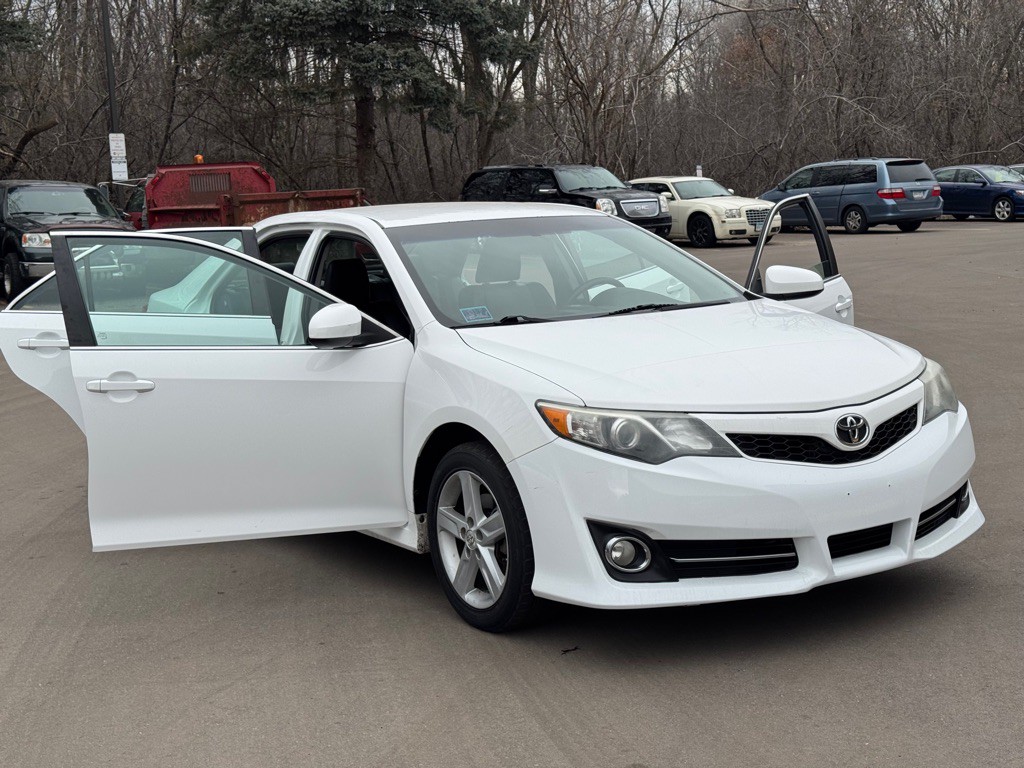 2012 Toyota Camry Image 11