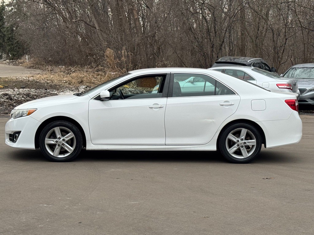 2012 Toyota Camry Image 12
