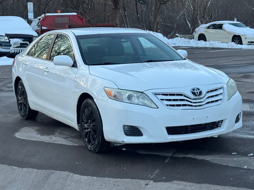 2010 Toyota Camry Image 2