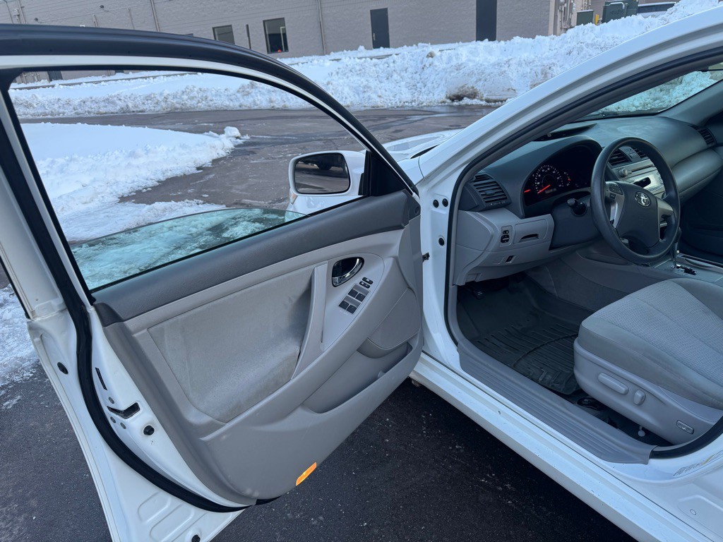 2010 Toyota Camry Image 5