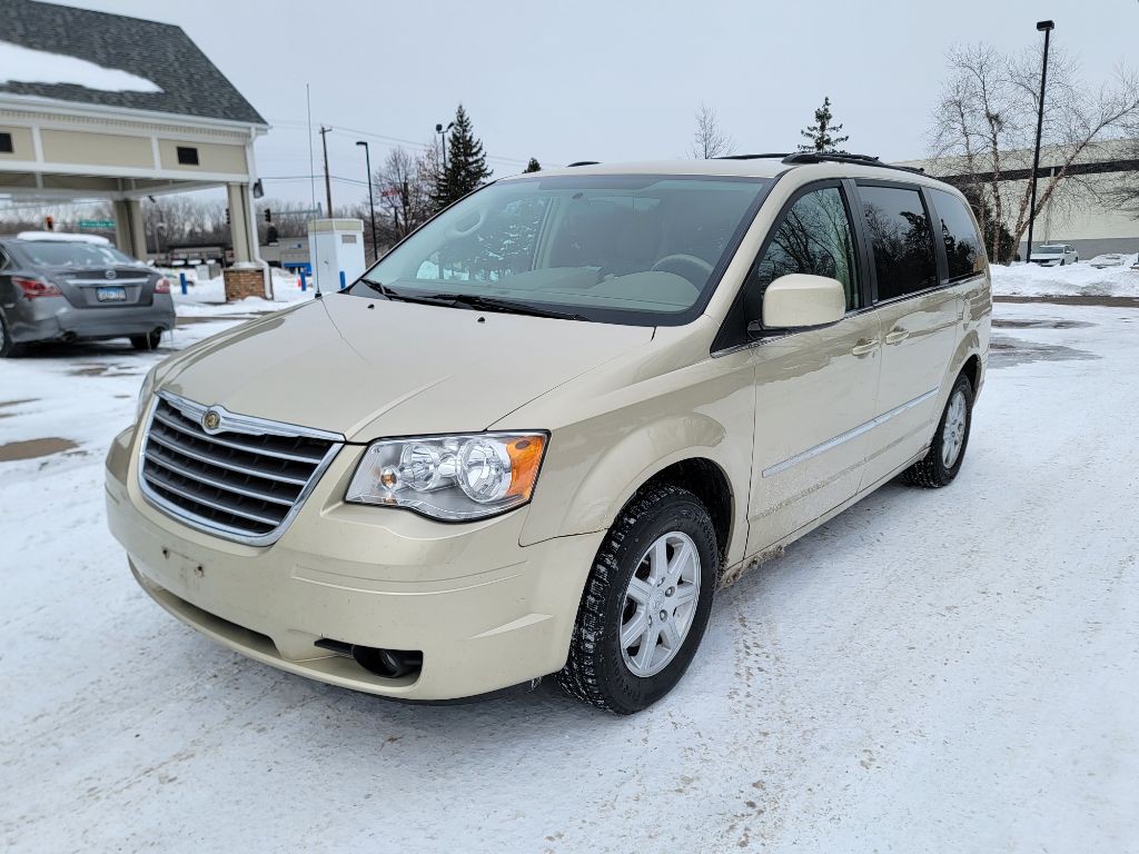 2010 Chrysler Town & Country Image 1