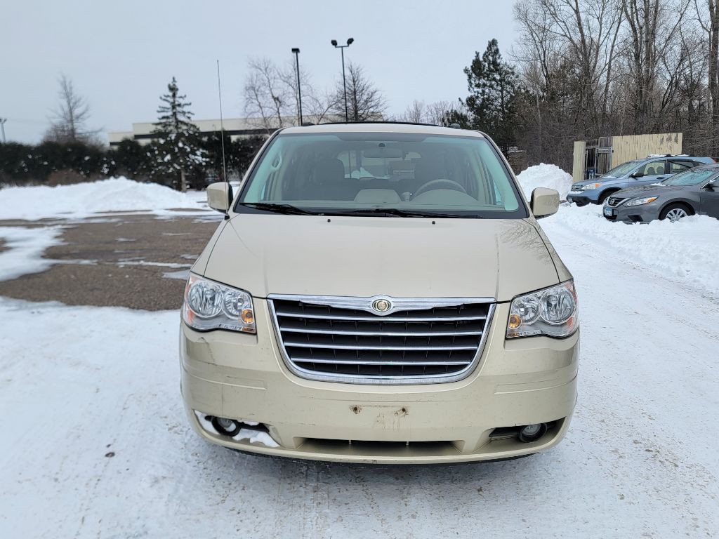 2010 Chrysler Town & Country Image 2