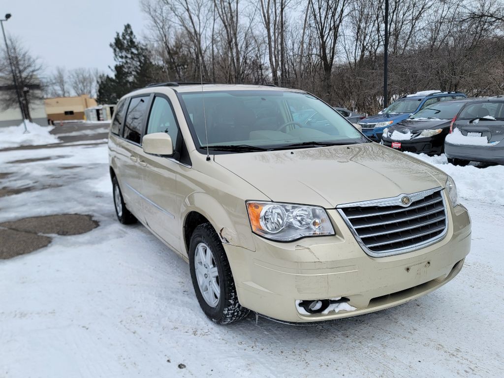 2010 Chrysler Town & Country Image 3
