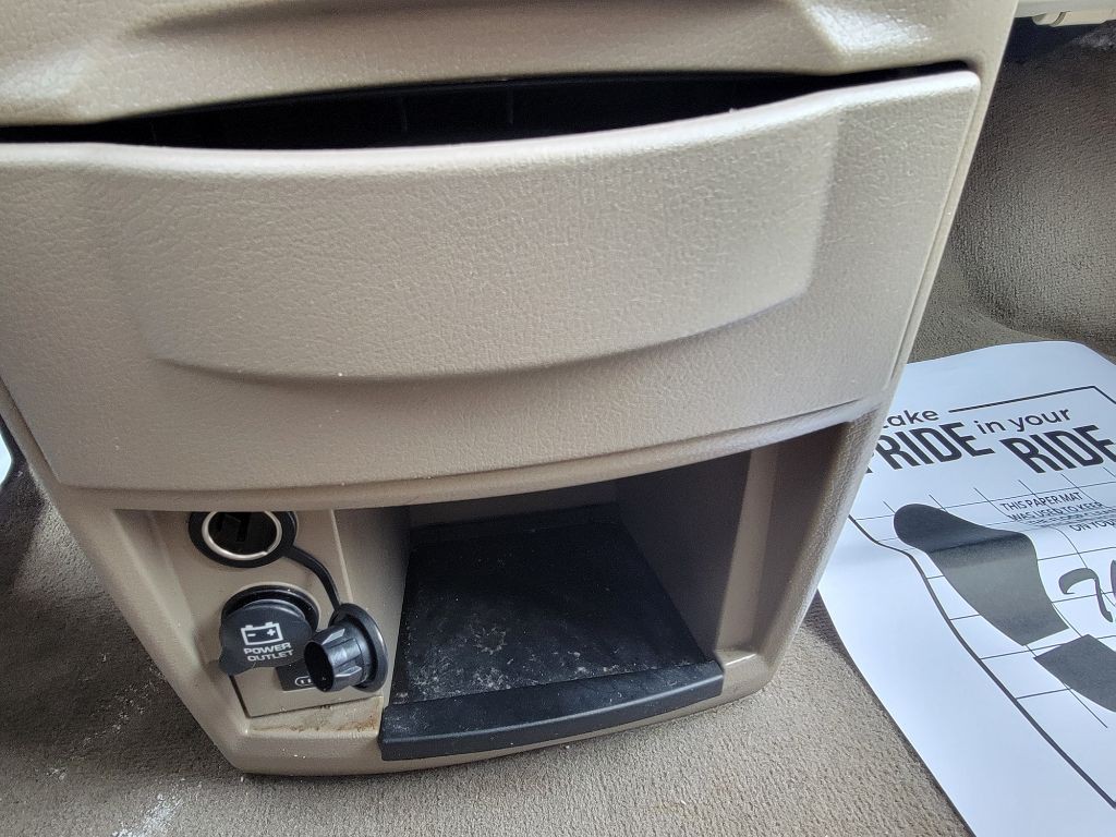 2010 Chrysler Town & Country Image 20